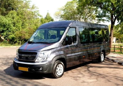 Force Urbania 17 Seater Rental